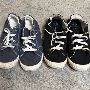 Time and Tru Women’s Black and Blue Sneakers